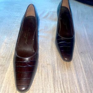 beautiful Salvatore Ferragamo kitten heels, never worn just to small